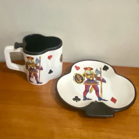 Beautiful, Rare, Large 8-pc  King of Hearts Cups and Saucers - Picture 12 of 15